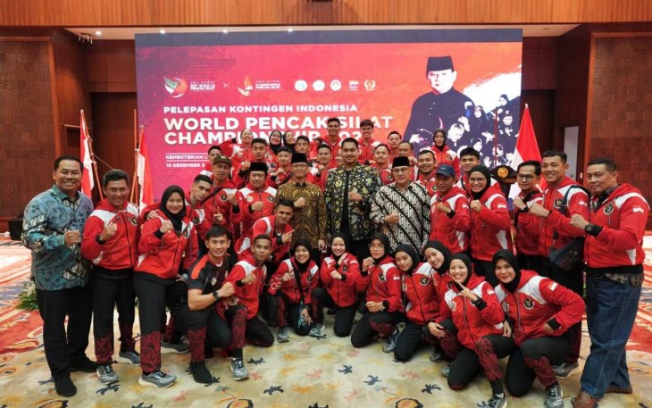 Menlu Sugiono Fito bersama pesilat mengikuti kejuaraan dunia di Abu Dhabi