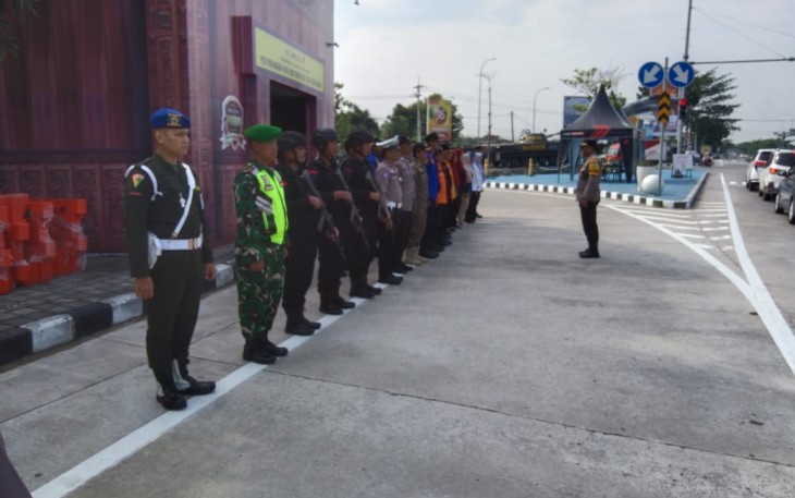 Pengamanan di Pos Exit Tol Dumpil dalam Rangka Operasi Nataru 