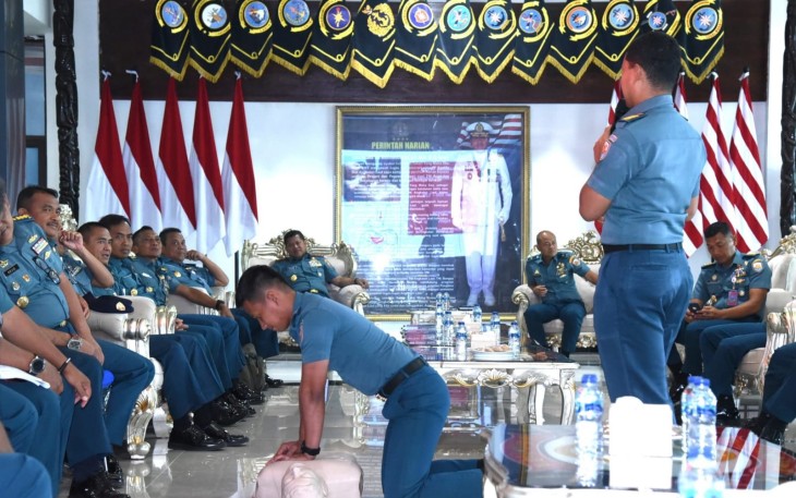 Dinas Kesehatan Koarmada III melaksanakan sosialisasi pertolongan pertama pada serangan jantung yang dihadiri Panglima Komando Armada (Pangkoarmada) III, Laksamana Muda TNI Hersan, S.H., M.Si., M.Tr.Opsla, Kepala Staf koarmada III  Laksamana Pertama TNI Singgih Sugiarto, ST., M.Si., dan seluruh Pejabat Utama, Komandan Satuan, Kasatker dan Komandan KRI di jajaran Koarmada III, adapun dalam kegiatan tersebut sebagai Nara Sumber/ pemapar adalah Kapten Laut (K) dr Abdul Ghofur Sp JP/ Kasi Urikkes RSAL dr Oetojo