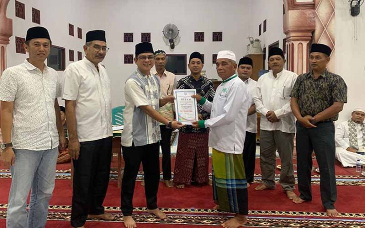 Jemaah Masjid Ussisa Alat-Taqwa Durian Tigo Batang saat Dikunjungi Tim IV TSR Pasbar 