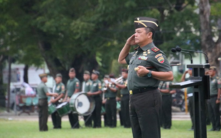 Danrem 032/Wirabraja saat Pimpin Upacara Bendera 17an