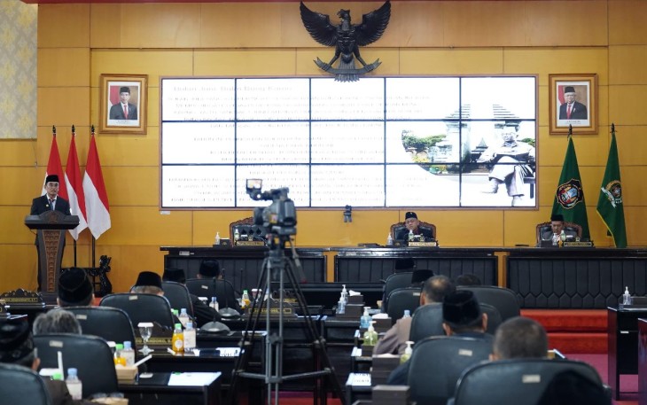 Wakil Walikota Blitar Tjutjuk Sunario Sampaikan Tanggapan Walikota Blitar terkait Raperda Pertanggungjawaban Pelaksanaan APBD Tahun 2023.