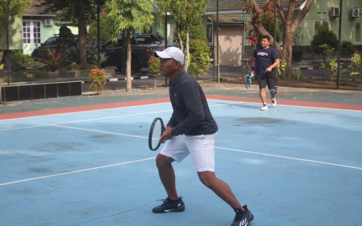 Olahraga tenis lapangan bersama jajaran Kostrad Malang Raya, Rabu (17/1)