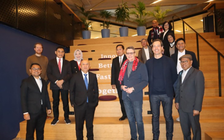 MenkopUKM Teten Masduki saat di Den Haag Belanda, bersama lembaga World Startup, Rabu (24/1)
