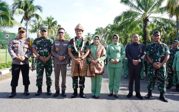 Dankodiklatad Letjen TNI Widi Prasetijono saat mengunjungi Puslatpur Kodiklatad di Martapura, Sumatera Selatan, Selasa (23/1)