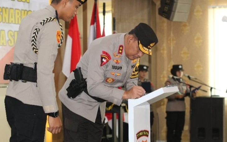 Kapolda Sultra Irjen Drs Teguh Pristiwanto saat sertijab PJU Polda Sultra, Rabu (7/2)