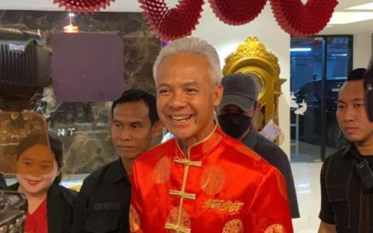 Ganjar Pranowo saat mengunjungi Klenteng Cin Te Yen, Jakarta Barat, Jum'at (9/2)