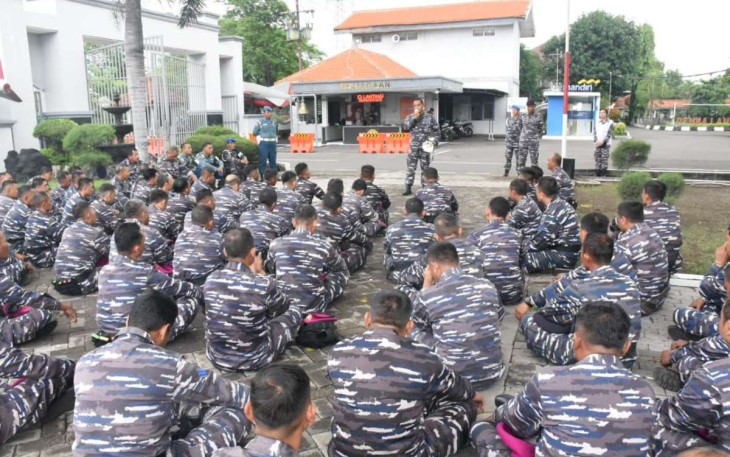 Pasukan Huru Hara Lantamal V Surabaya, Kamis (15/2)