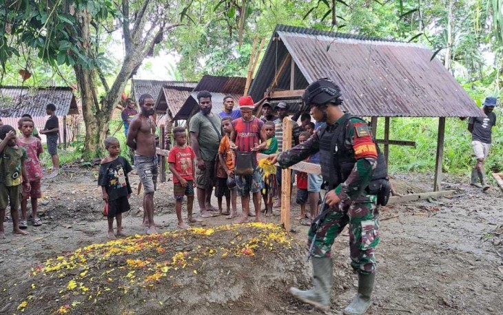 Prosesi pemakaman warga perbatasan 