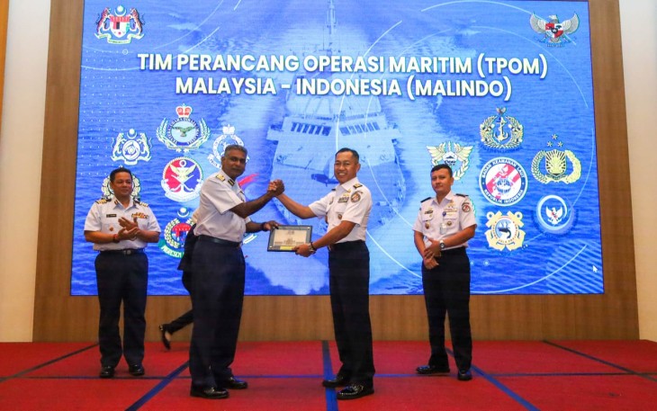 Penyerahan cindera mata