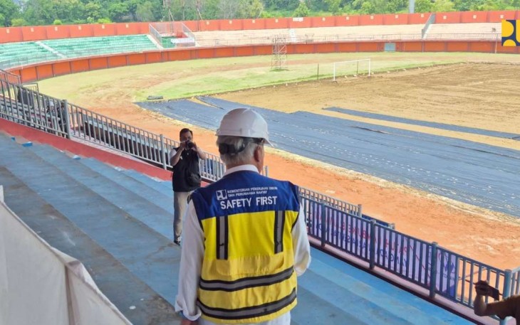 Menteri PUPR Basuki Hadimuljono saat meninjau Stadion Gelora Madura Ratu Pamelingan