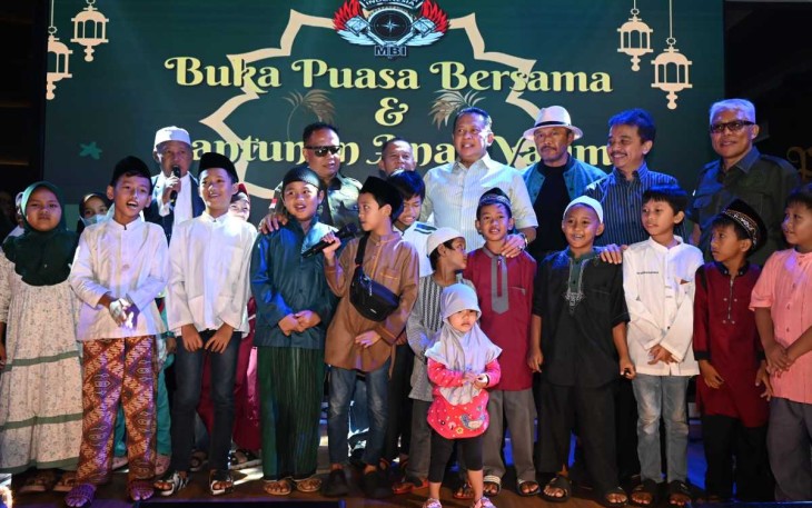 Bamsoet saat bukber bersama anak yatim dan MBI di Jakarta 