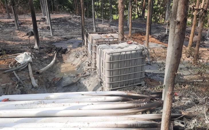 Kondisi lokasi penampungan minyak mentah yang diduga ilegal di Desa Plantungan kecamatan Blora pasca kebakaran pada Minggu (7/4/2024) dini hari