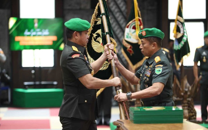 Kasad Jenderal TNI Maruli Simanjuntak melantik Mayjen TNI Haryanto sebagai Pangdam Kasuari di Jakarta, Jum'at 19/4)