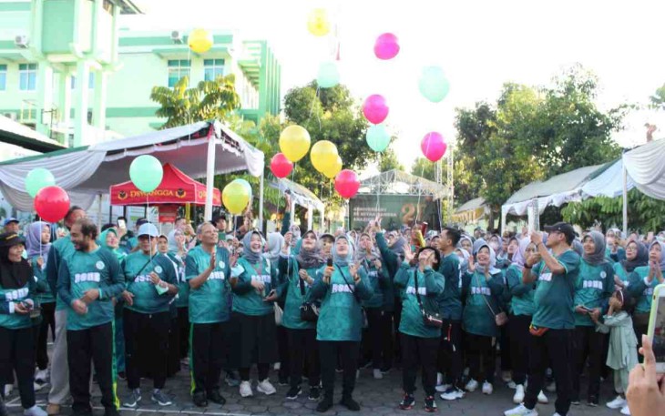 Pelepasan 21 balon simbol HUT ke 21 RS Mitra Bangsa
