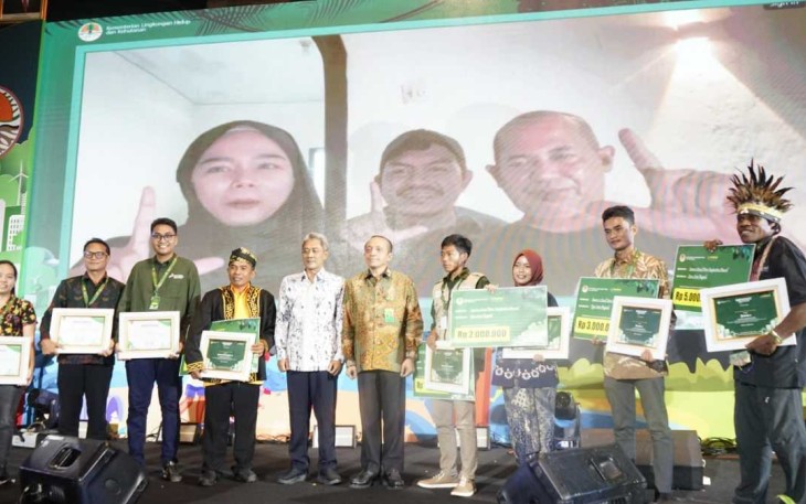 Penghargaan KPI Cilacap Dekarbonisasi dalam Festival Pengendalian Lingkungan Hidup di Jakarta 
