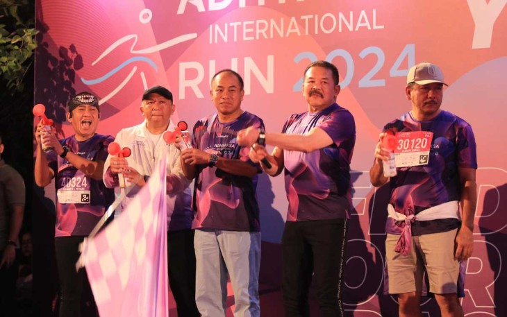 Jaksa Agung RI ST Burhanuddin saat melepas peserta Adhyaksa International Run 2024 di Peninsula Island Nusa Dua Bali, Sabtu (27/4)