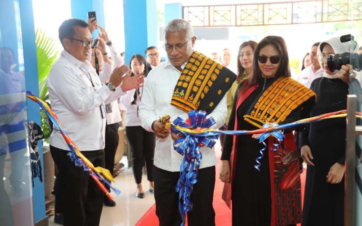 Kepala BNN RI Marthinus Hukom saat mengunjungi BNN Provinsi NTT 