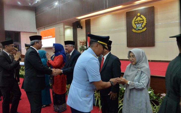 Danlanud Sultan Hasanuddin Marsma TNI Bonang Bayuaji G saat memberikan ucapan selamat 