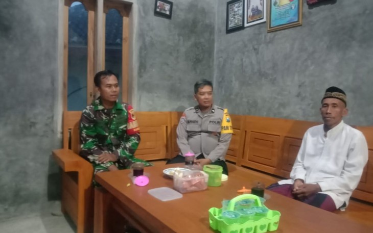 Komsos Babinsa bersama warga binaannya