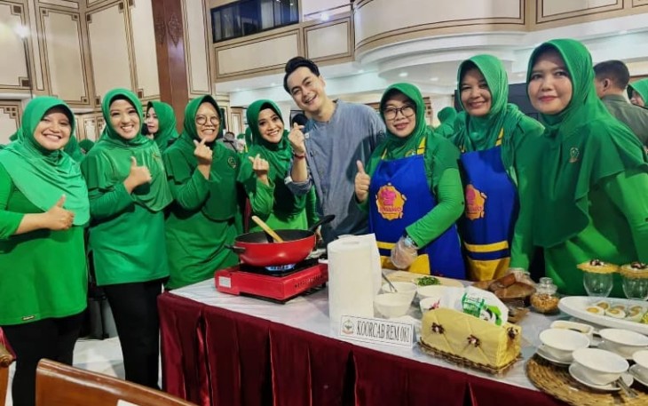 Persit Koorcab Rem 081 mengikuti masamo di Surabaya 