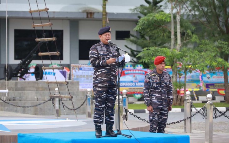 Pangkoarmada III Laksda TNI Hersan 