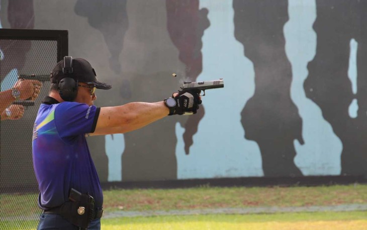 Kaskoopsud I Marsma TNI Daan Sulfi latihan menembak pistol 