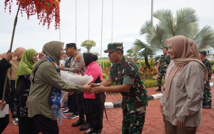 Danrem 032/Wbr Brigjen TNI Wahyu Eko Purnomo saat berjabatan ibu Panglima TNI Evi Shopia Indra Subiyanto 