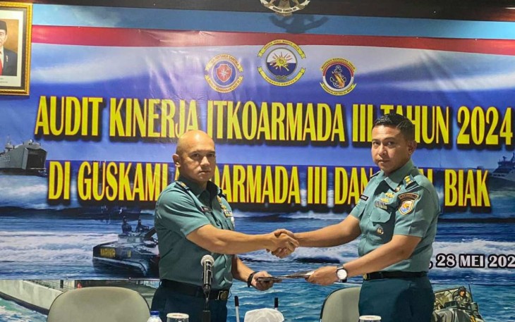 Penyerahan Hasil Audit Kinerja Itkoarmada III di Guskamla Koarmada III