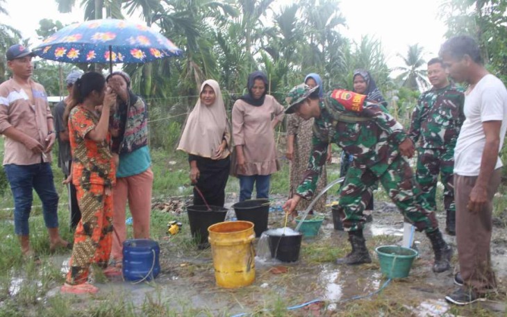 Air bersih hasil dari sumur bor di desa Selat Beting 