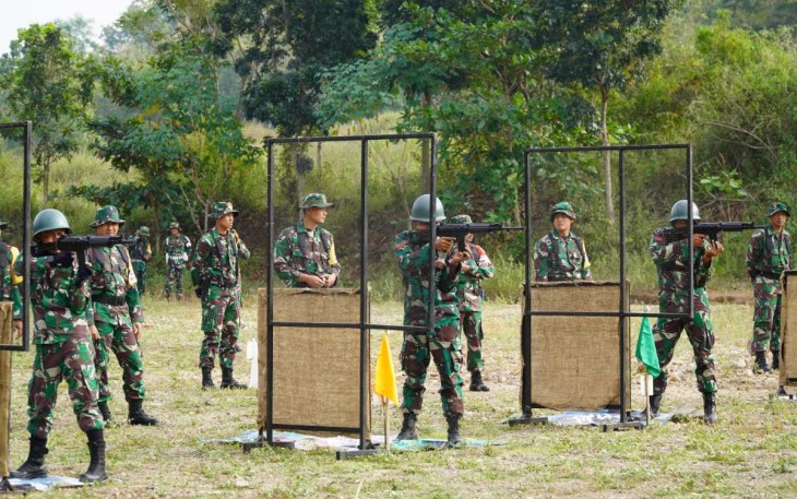 Latihan menembak prajurit Korem 081/DSJ