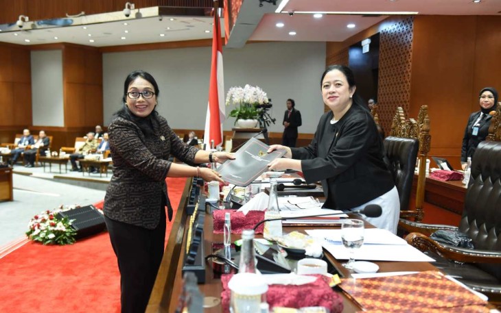 Ketua DPR RI Puan Maharani saat pengesahan UU Kesejahteraan Ibu dan Anak di Jakarta, Selasa (4/6)