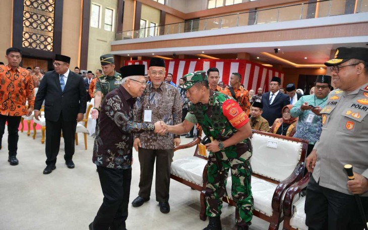 Pangdam XVIII Kasuari Mayjen TNI Haryanto menyambut Wapres Ma'ruf Amin 