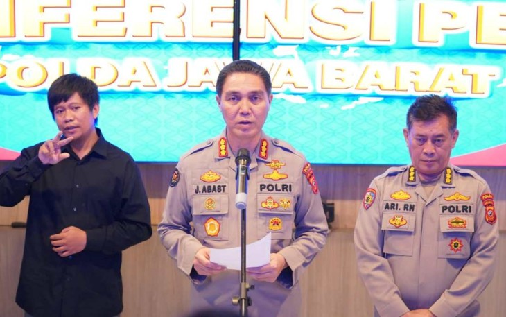 Kabid Humas Polda Jabar Kombes Pol Jules Abraham Abast saat memberikan keterangan pers 