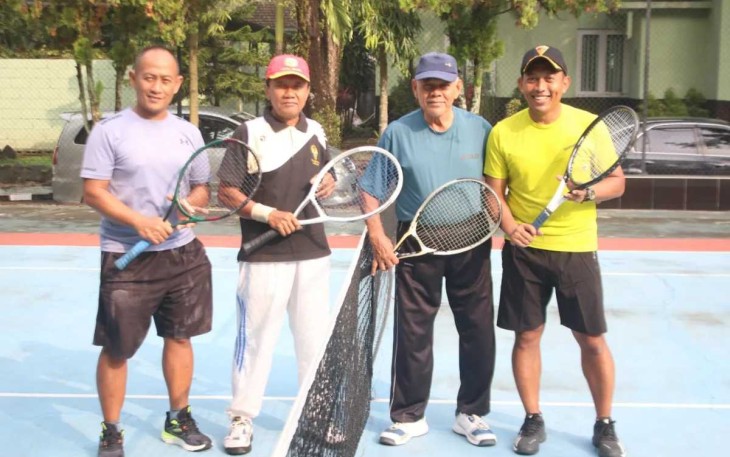 Olahraga tenis bersama purnawirawan TNI 
