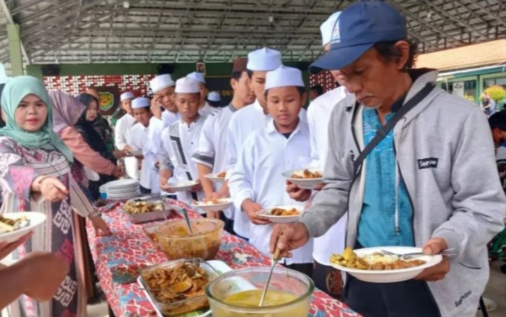 Kodim 0616/Indramayu Lakukan Pemotongan Kurban dan Makan Bersama 