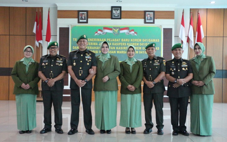 Danrem 041/Gamas Pimpin Acara Tradisional Pelepasan Serta Penerimaan Warga Baru dan Sertijab 