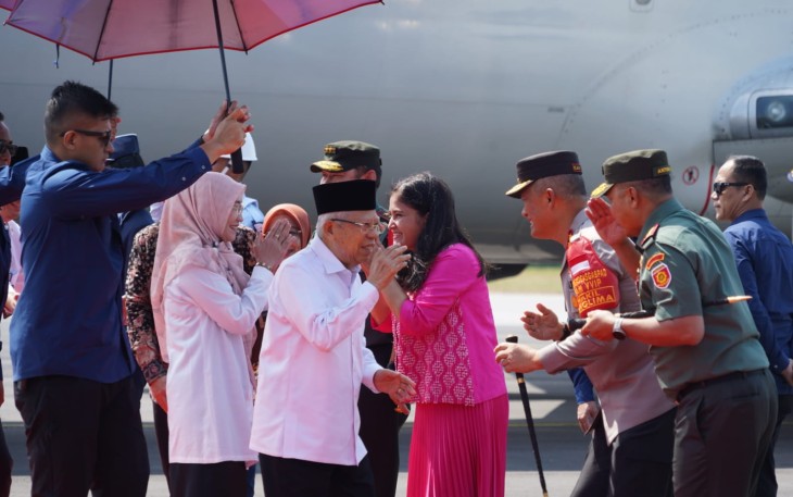 Pangdivif 2 Kostrad Mayjen TNI Anton Yuliantoro saat menyambut kedatangan Wapres RI KH Ma'ruf Amin di lanud Abd Saleh, Kamis (27/6)