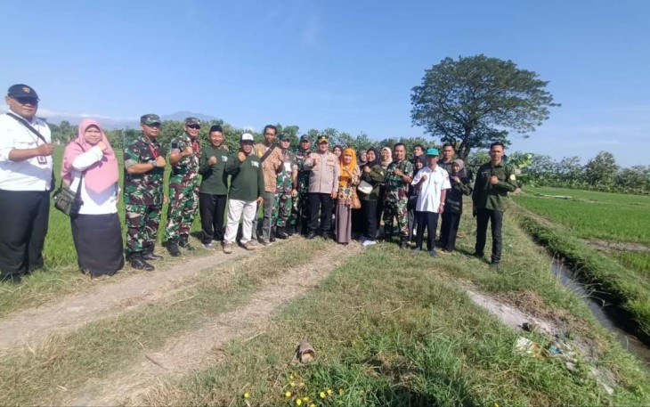 Pasis Dikreg Seskoad bersama Kelompok Tani Milenial KNOC
