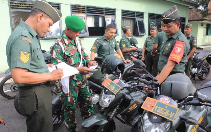 Pengecekan kelengkapan kendaraan prajurit Kodim 0806/Trenggalek 