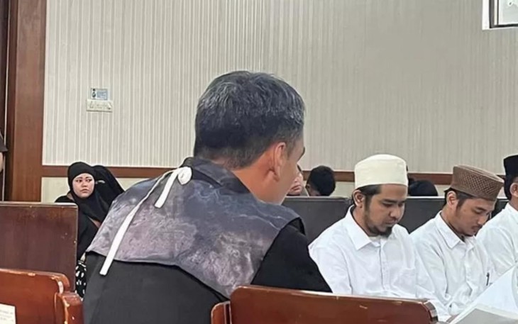 Samsudin Jadab cs Saat Ikuti Persidangan dengan Agenda Pembacaan Pledoi Atas Tuntutan JPU pada Kasus Konten Tukar Pasangan