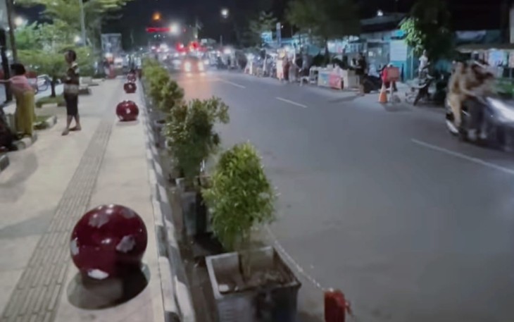 Bupati Indramayu Nina Agustina Tertibkan PKL di Alun-alun Puspawangi Dengan Cara yang Bijak 