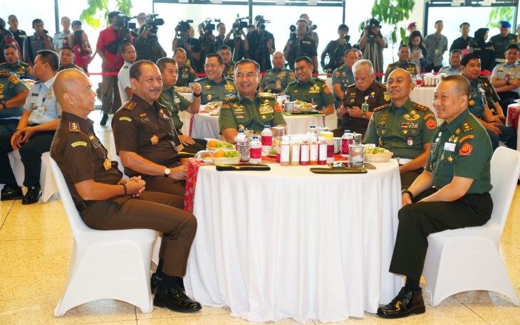 TNI Terima Hibah Mobil Kawal dan Mobil Tahanan Militer dari Kejaksaan RI 