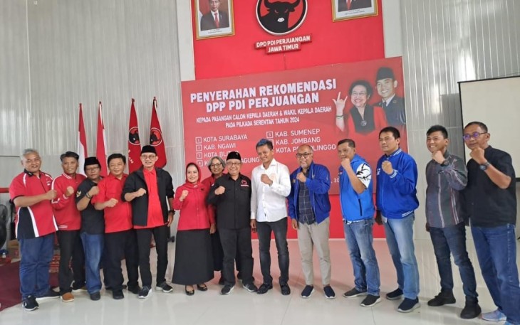 Rijanto-Beky Didampingi Para Kader Masing-masing Partai di Acara Penyerahan Surat Rekomendasi kepada Pasangan Calon yang Akan Ikut Pilkada Serentak Tahun 2024 di Jawa Timur (Foto : PAN untuk Klikwarta.com)