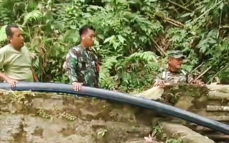 Dansatgas cek ke lokasi kerusakan pompa hidram akibat banjir.