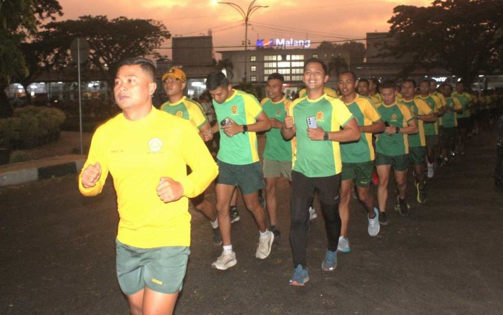 Lari pagi prajurit Menarmed 2 Kostrad 