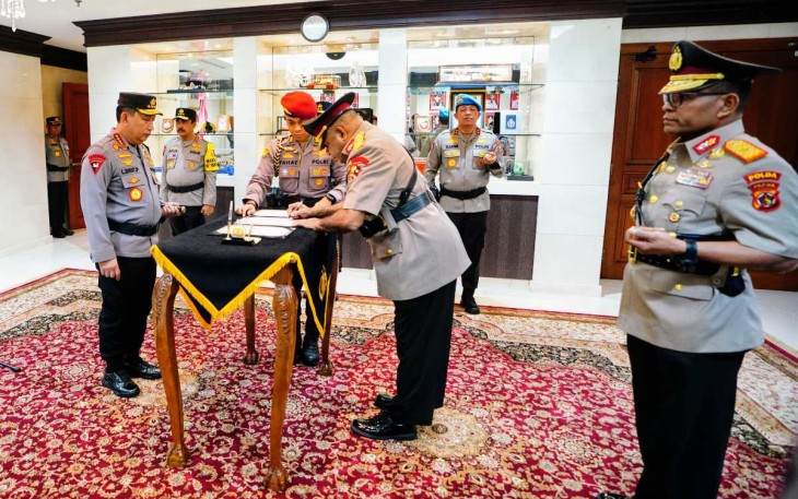 Kapolri Jenderal Listyo Sigit Prabowo melantik Kapolda Papua, Selasa (3/9)