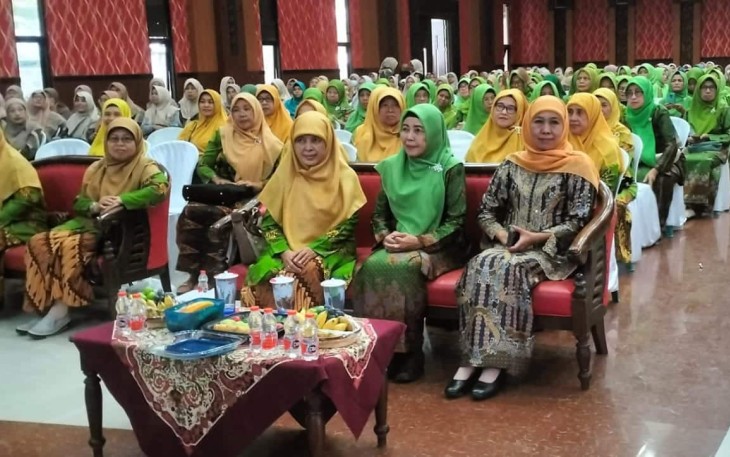 Khofifah Indar Parawansa Saat Bersilaturahmi dengan Pengurus dan Anggota Muslimat NU dan Aisyiyah Kota Blitar, Rabu 4 September 2024.