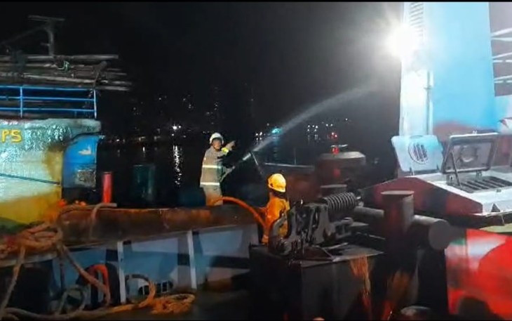 Bakamla RI Amankan Kebakaran Kapal Nelayan di Dermaga Muara Baru 