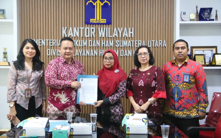 Tenaga Perancang Perundang Undangan Kanwil Kemenkumham Sumut Poto Bersama.